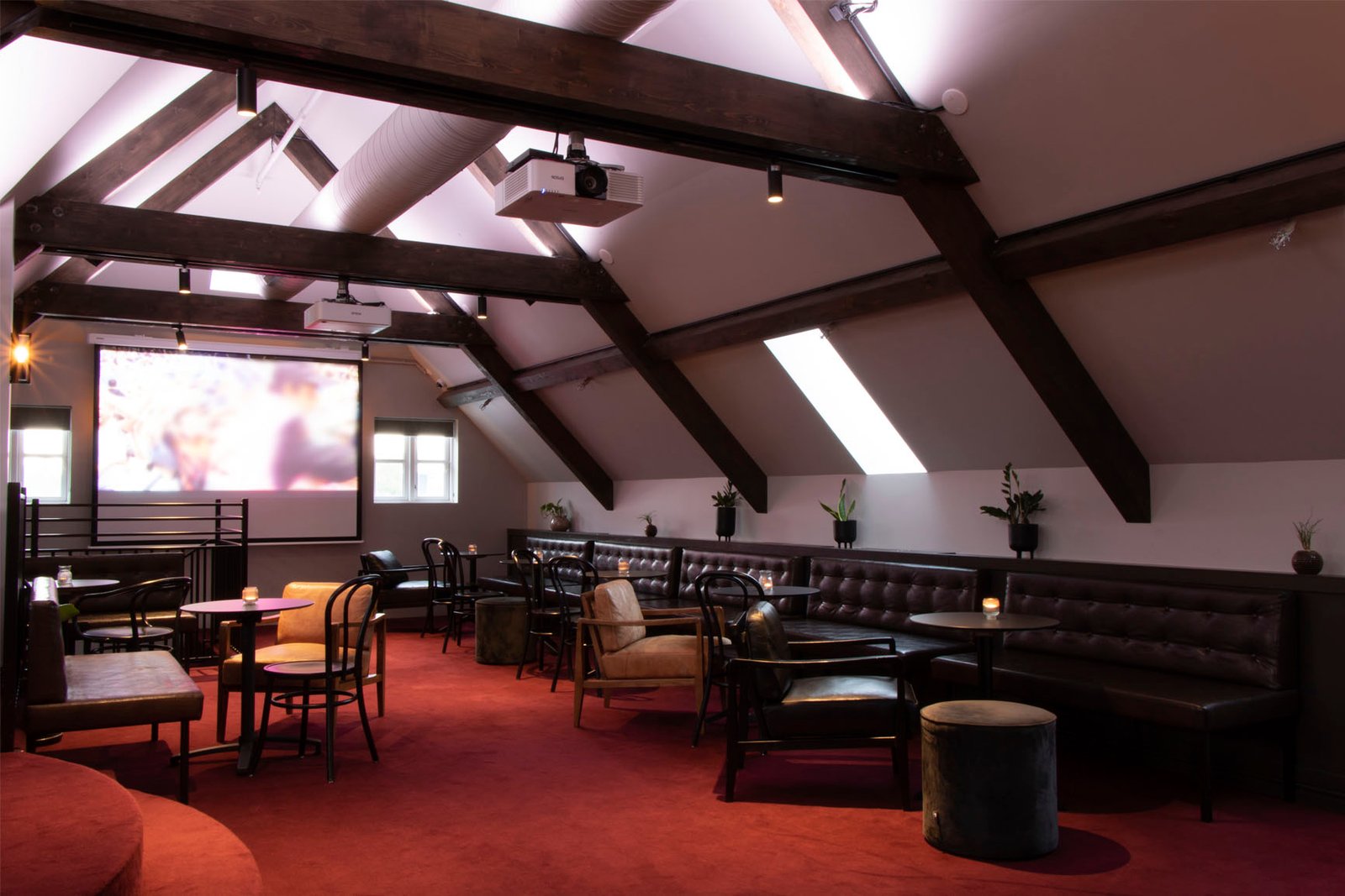 Miðbar og Hæðin í miðbæ Selfoss - Image 2