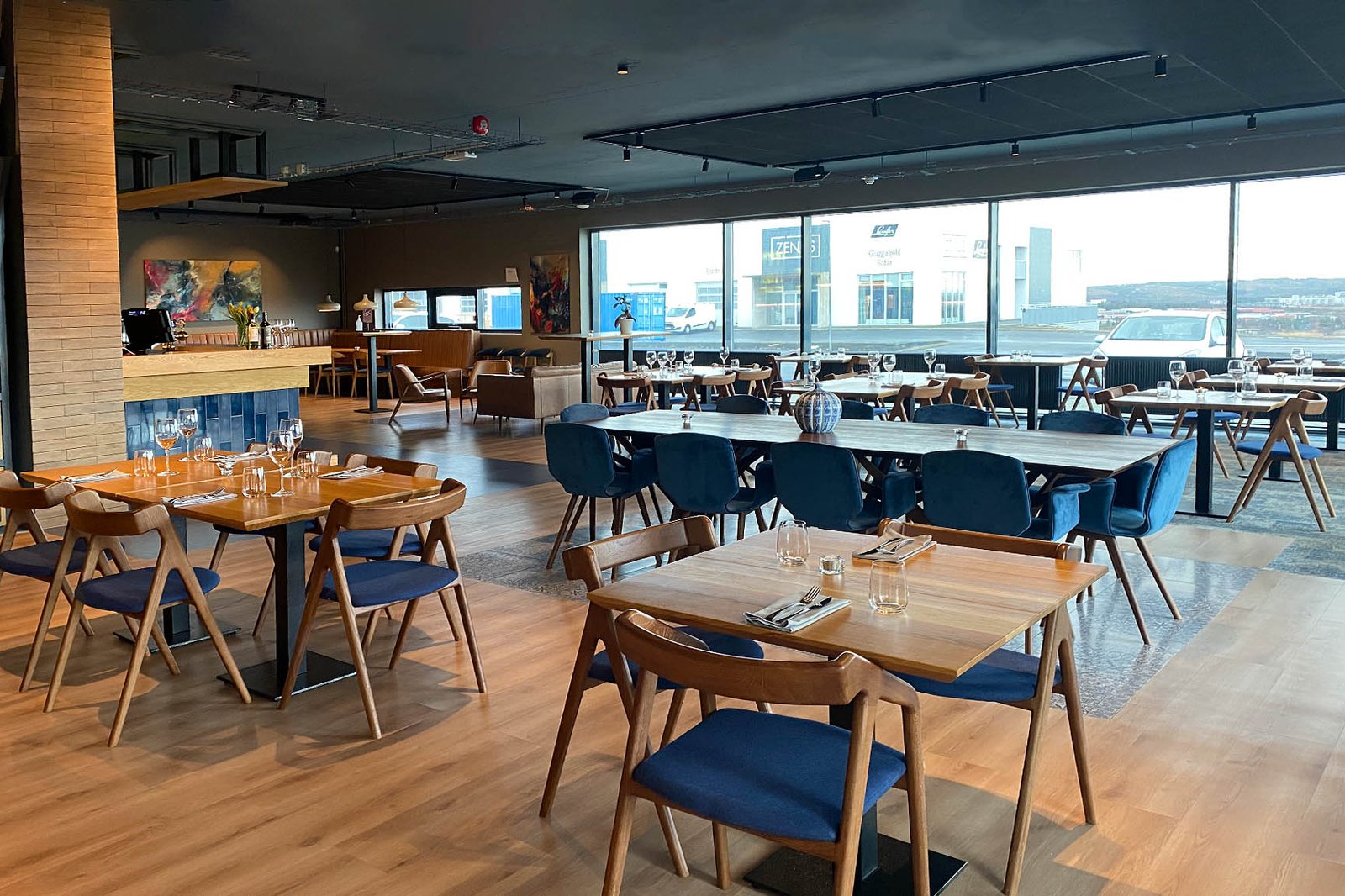 27 Mathús og bar - Image 2